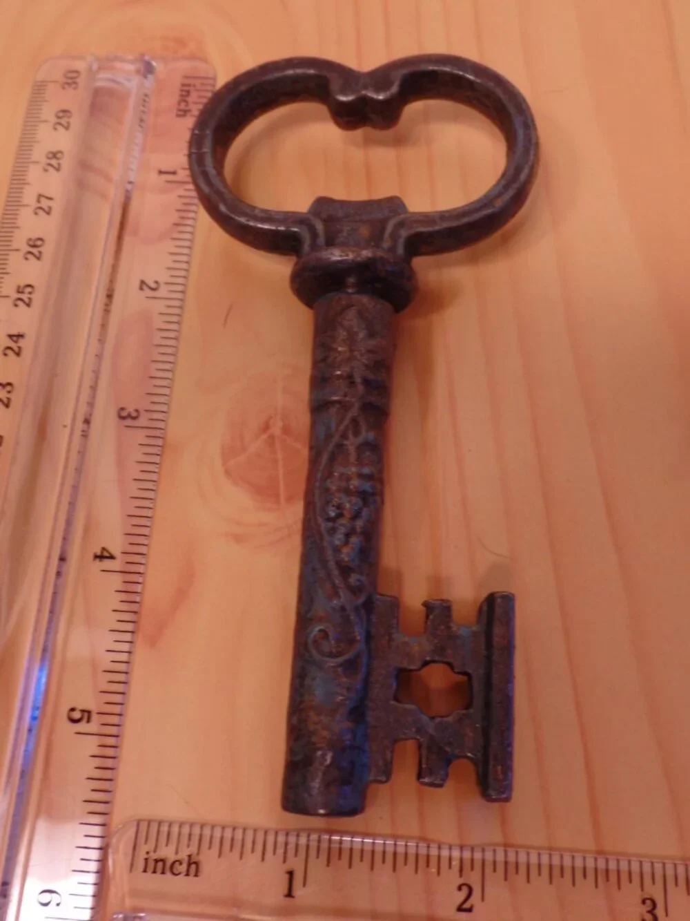 Vintage Skeleton Key Bar Tool Celler Opener Corkscrew -GRAPES
